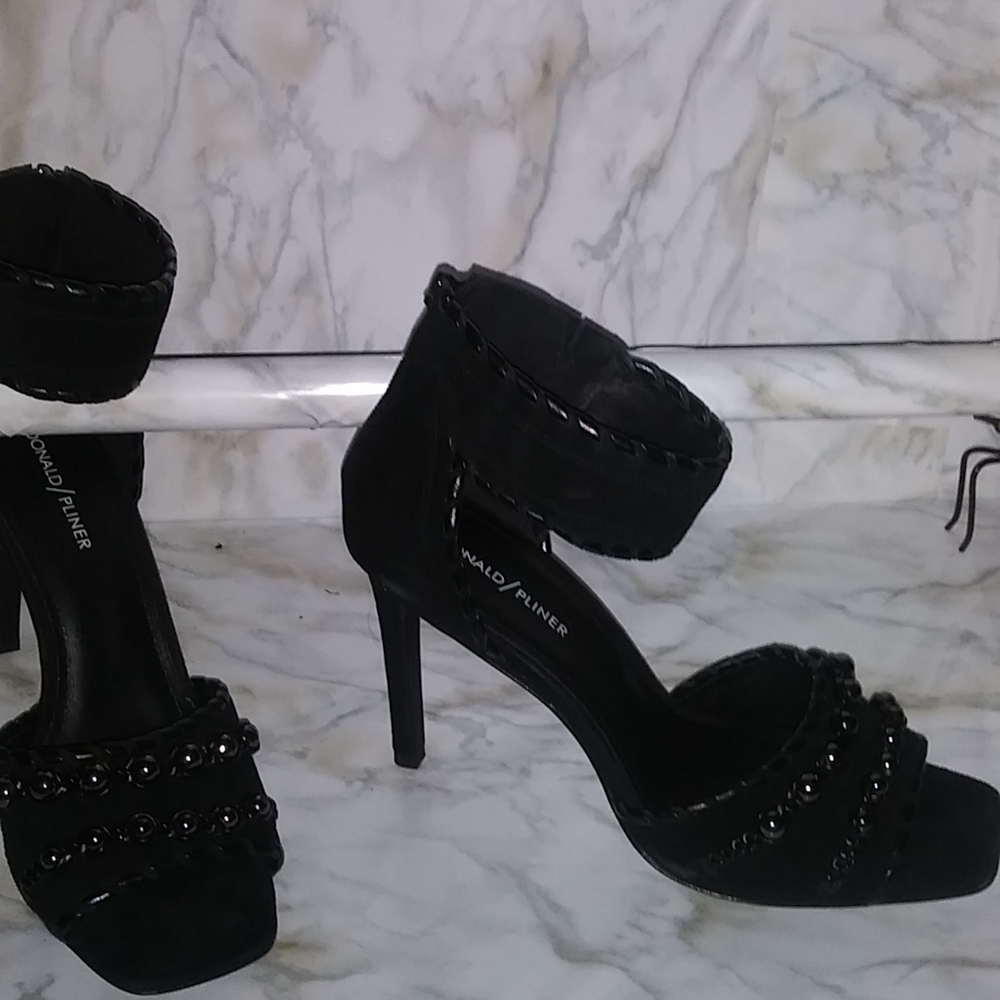 Heels - Picture 5 of 7